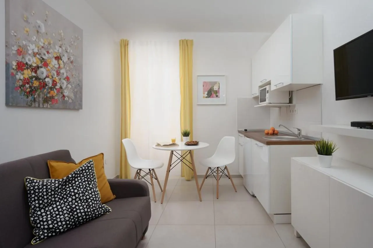 Apartments Antons 2 Pola 0*,
